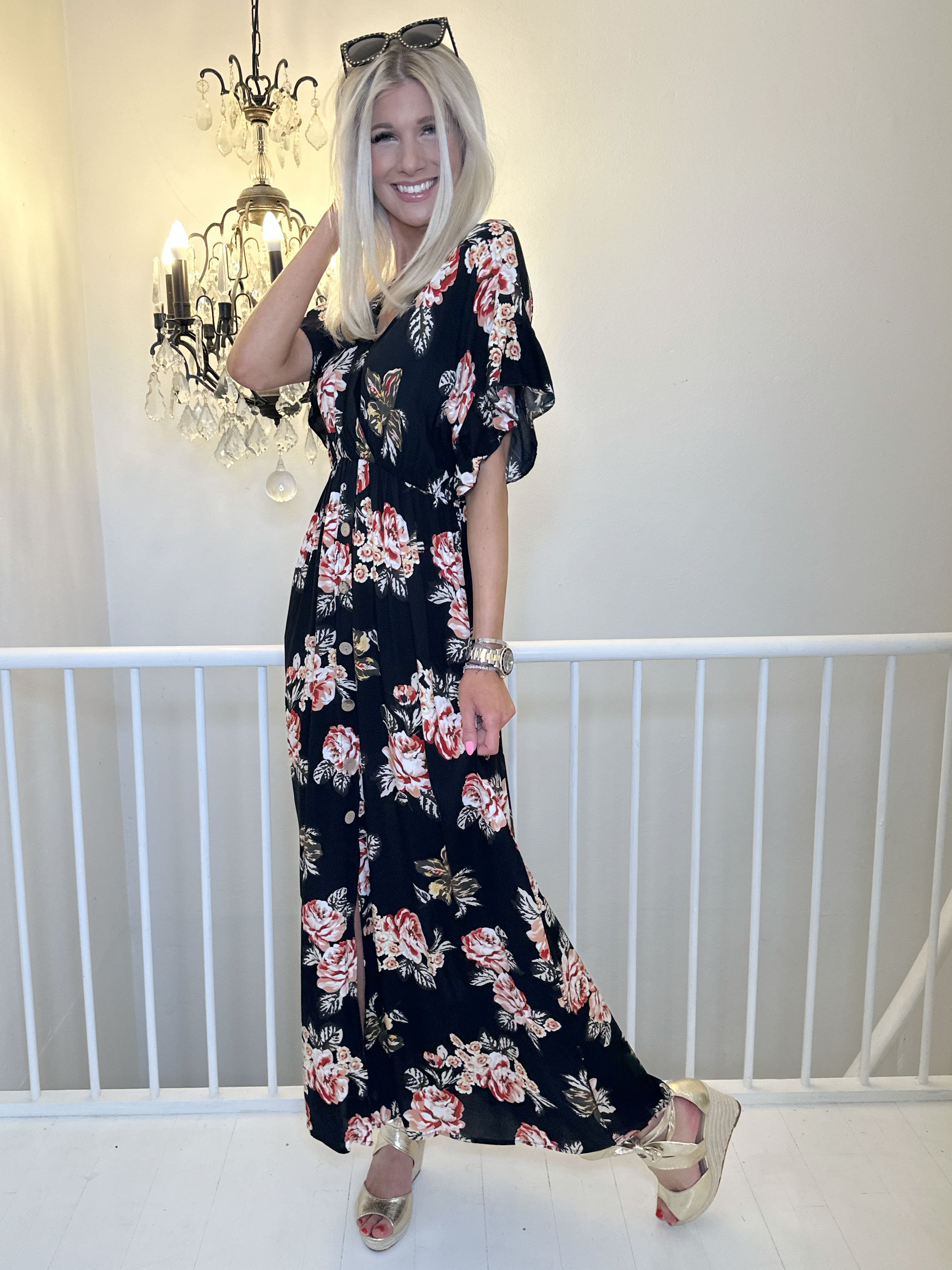 Alina Rose - Lang sommerkjole i blomsterprint med træknapper